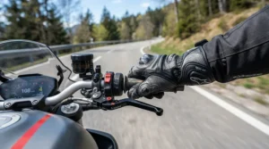 Using short-cuff gloves together with heated grips for motorcycles on a crisp spring afternoon in Montreal.